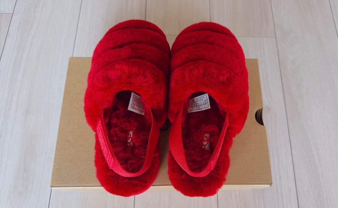 【新品・未使用】UGG アグ スーパーフラッフスリッパ 23㎝ レッド