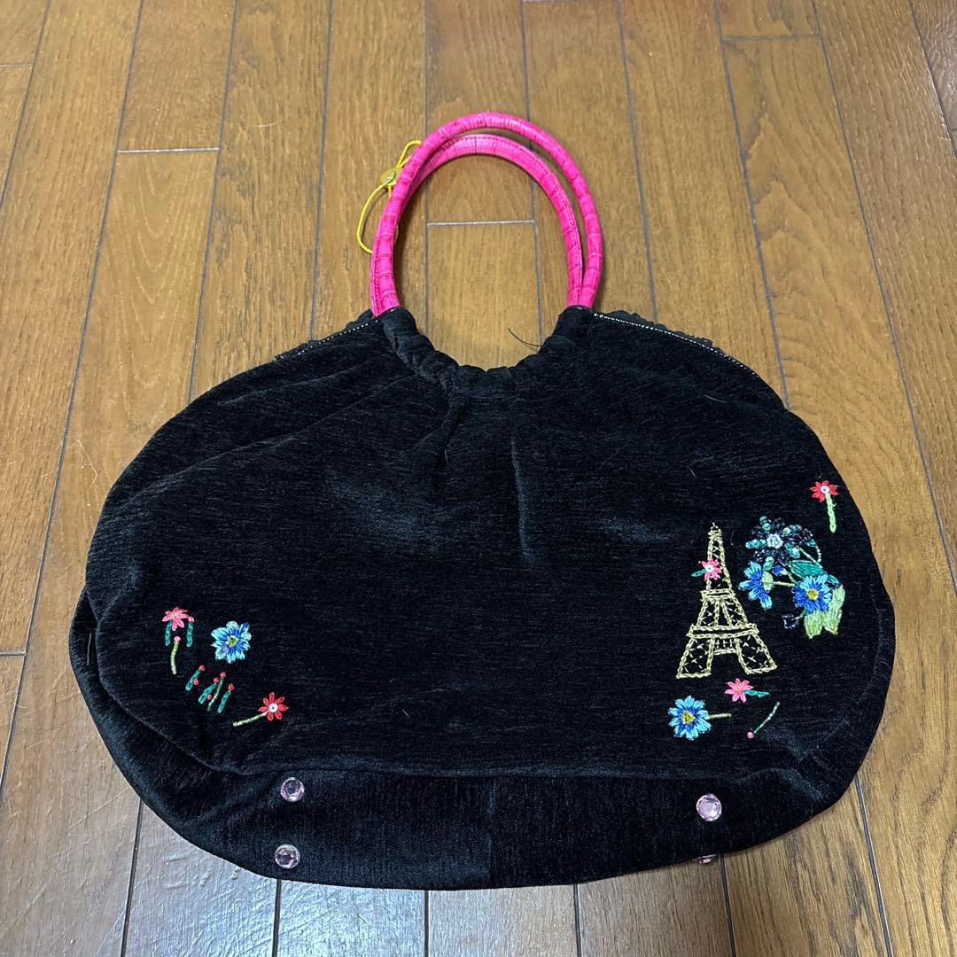 シンクビー　Think Bee! 刺繍入り黒ハンドバッグ