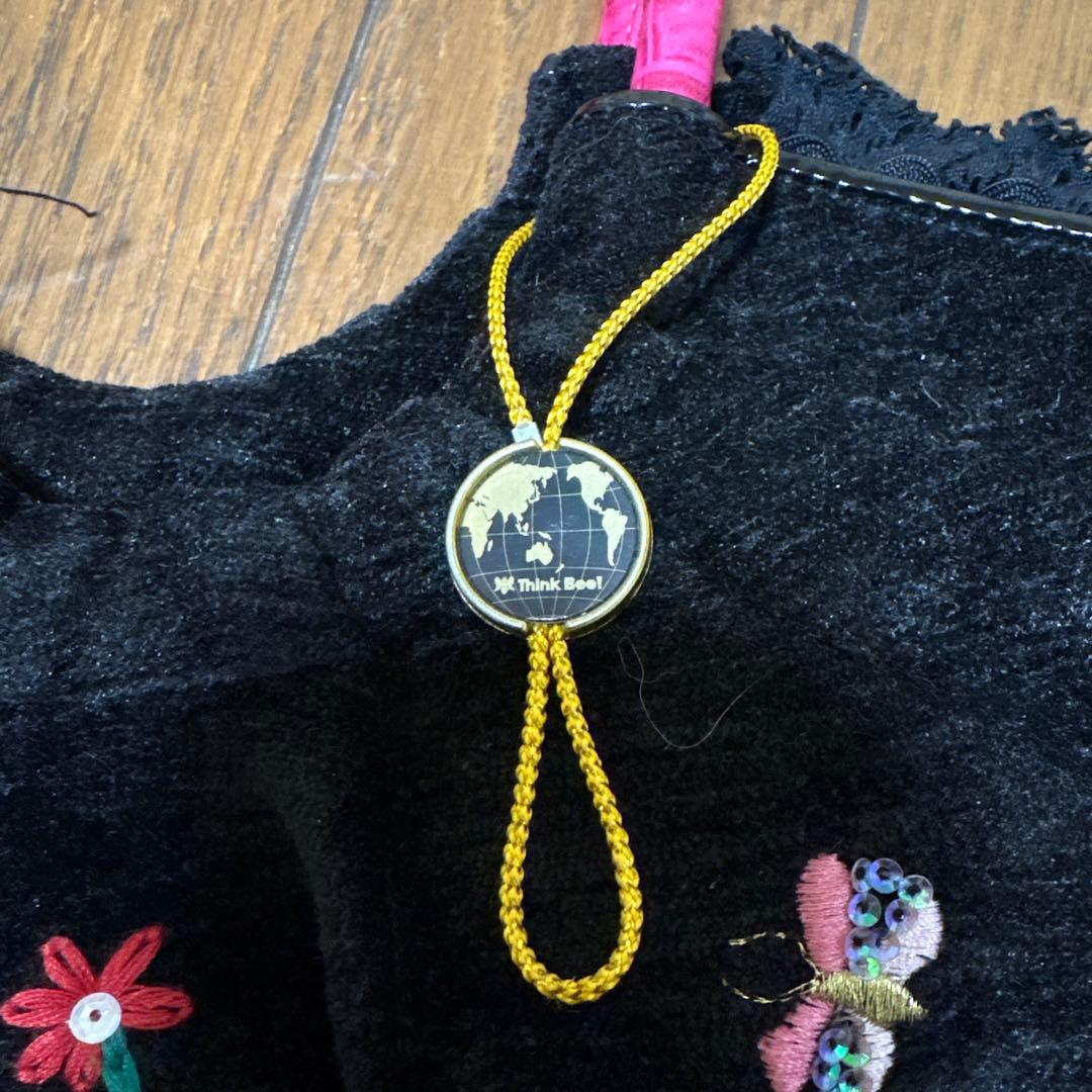 シンクビー　Think Bee! 刺繍入り黒ハンドバッグ