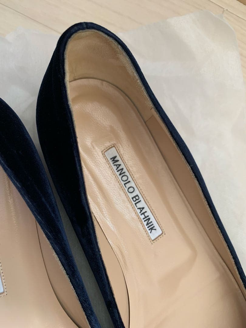 マノロブラニク　ハンギシ　フラットパンプス　39 25センチ