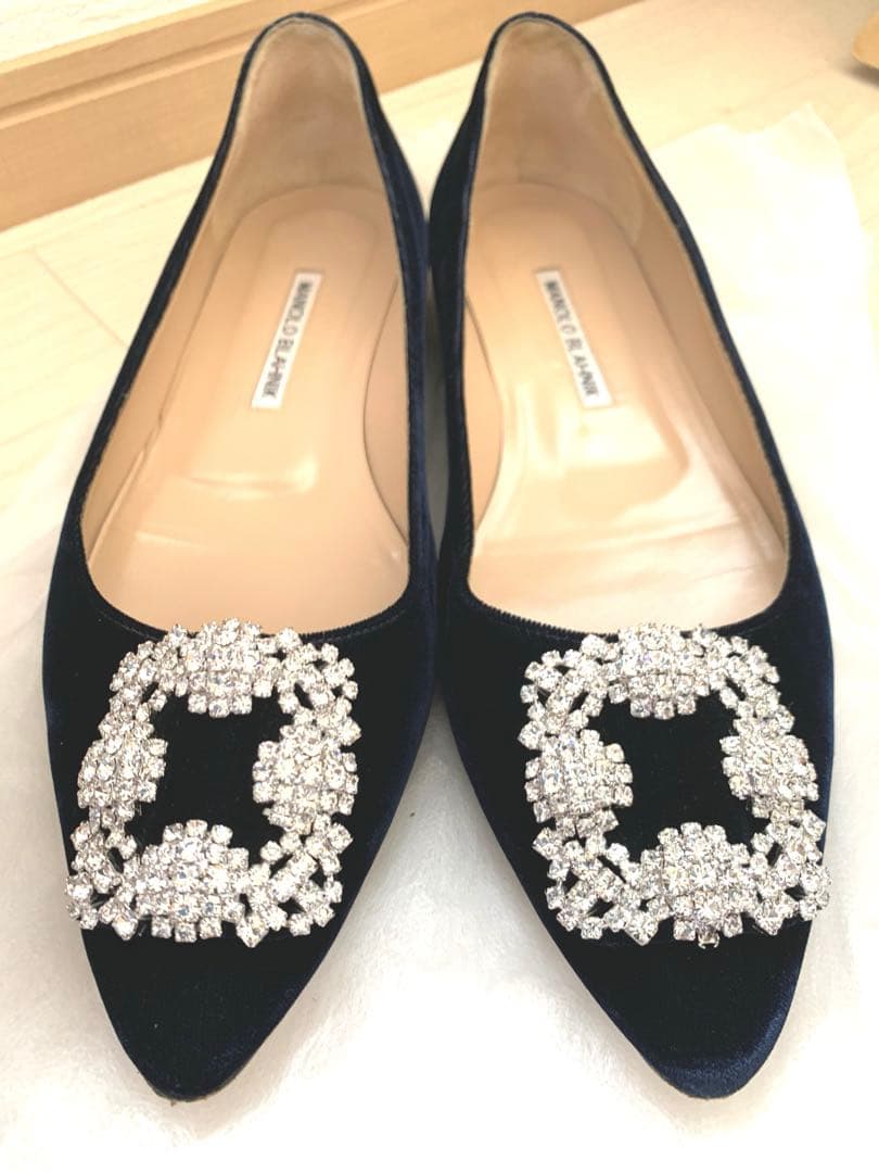 マノロブラニク　ハンギシ　フラットパンプス　39 25センチ