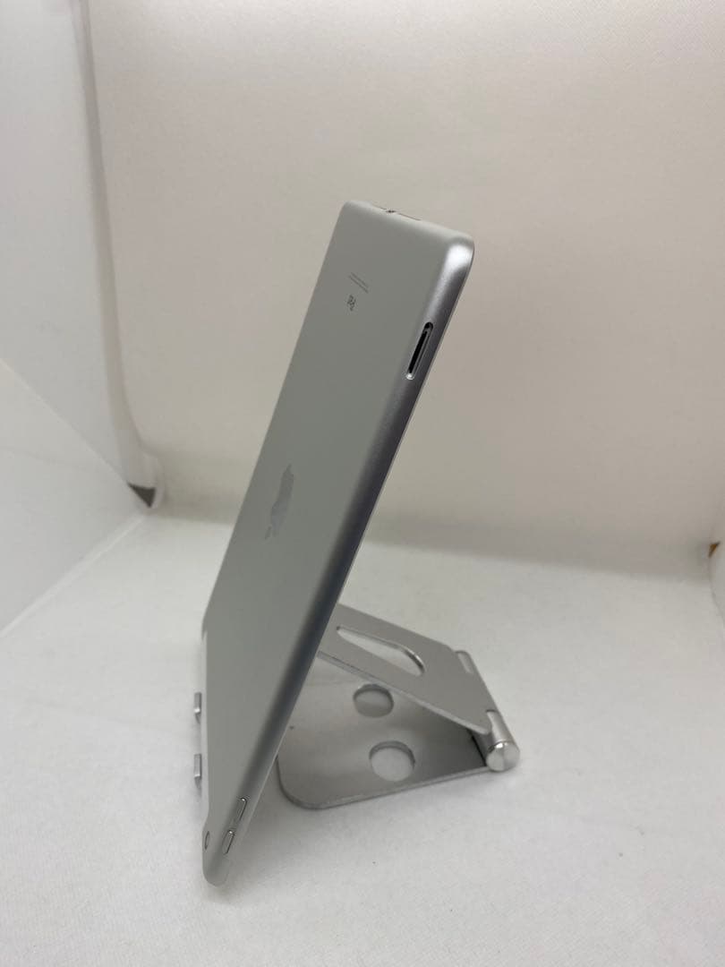 ジャンク品iPad 第6世代 32GB SIMフリー　06223