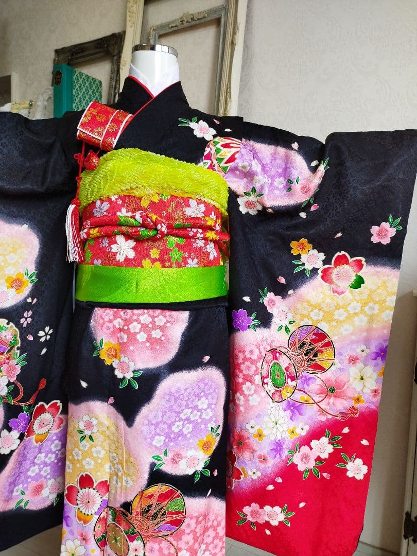 正絹黒色にぼかしの花模様の着物と作り帯のフルセット