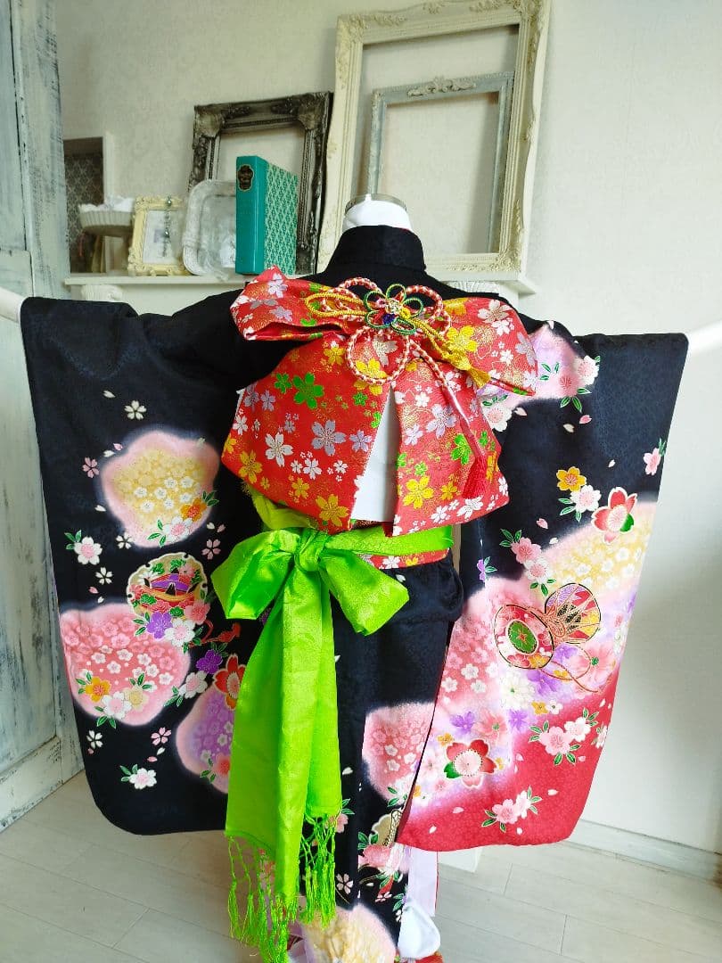 正絹黒色にぼかしの花模様の着物と作り帯のフルセット