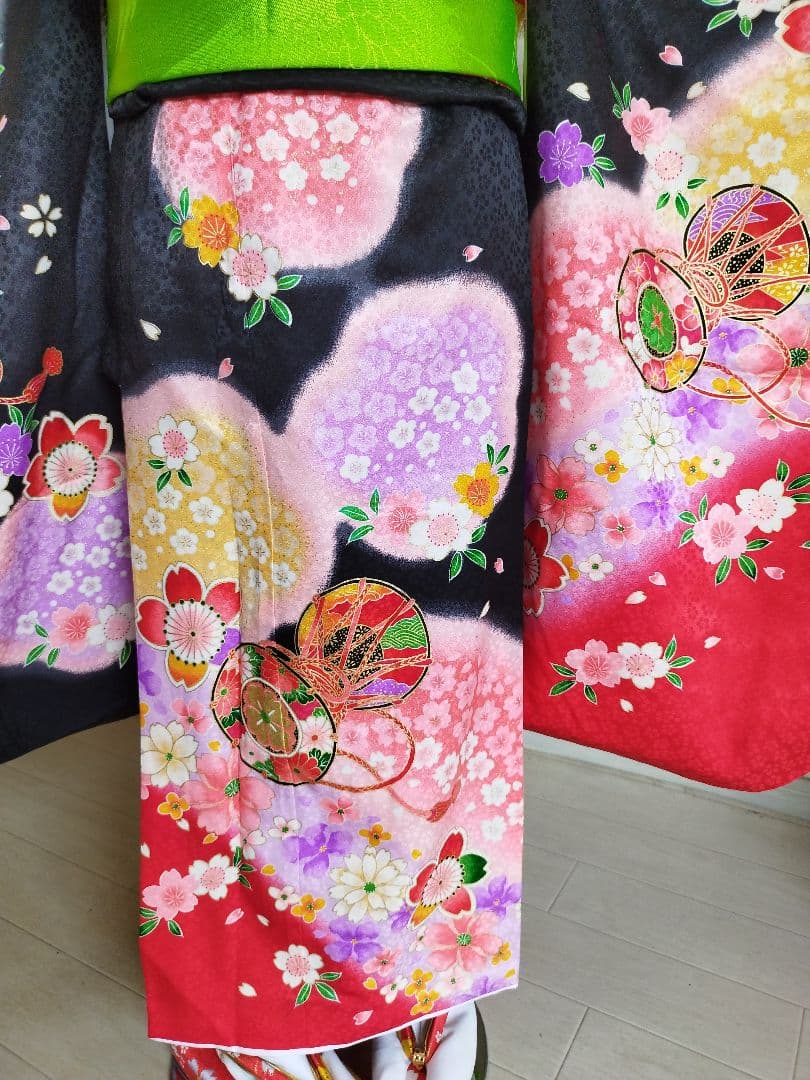 正絹黒色にぼかしの花模様の着物と作り帯のフルセット