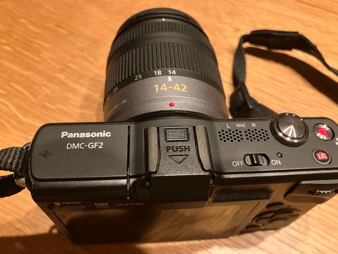 Panasonic DMC-GF2 ミラーレス一眼 14-42mm