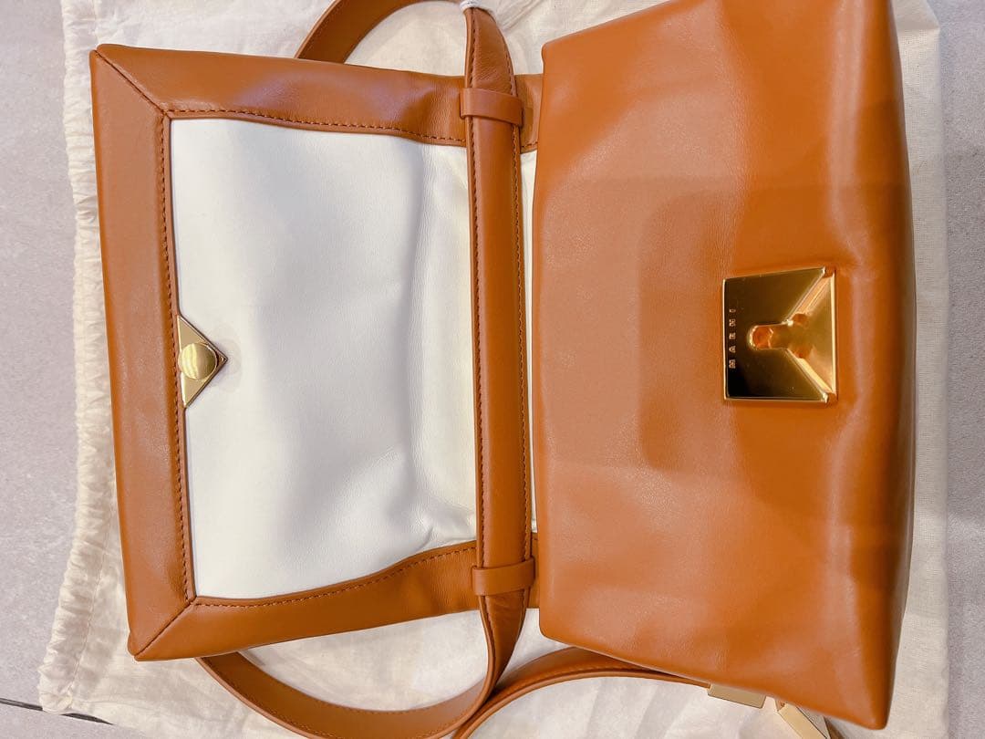 MARNIレザー　ショルダーバッグ　パテッド