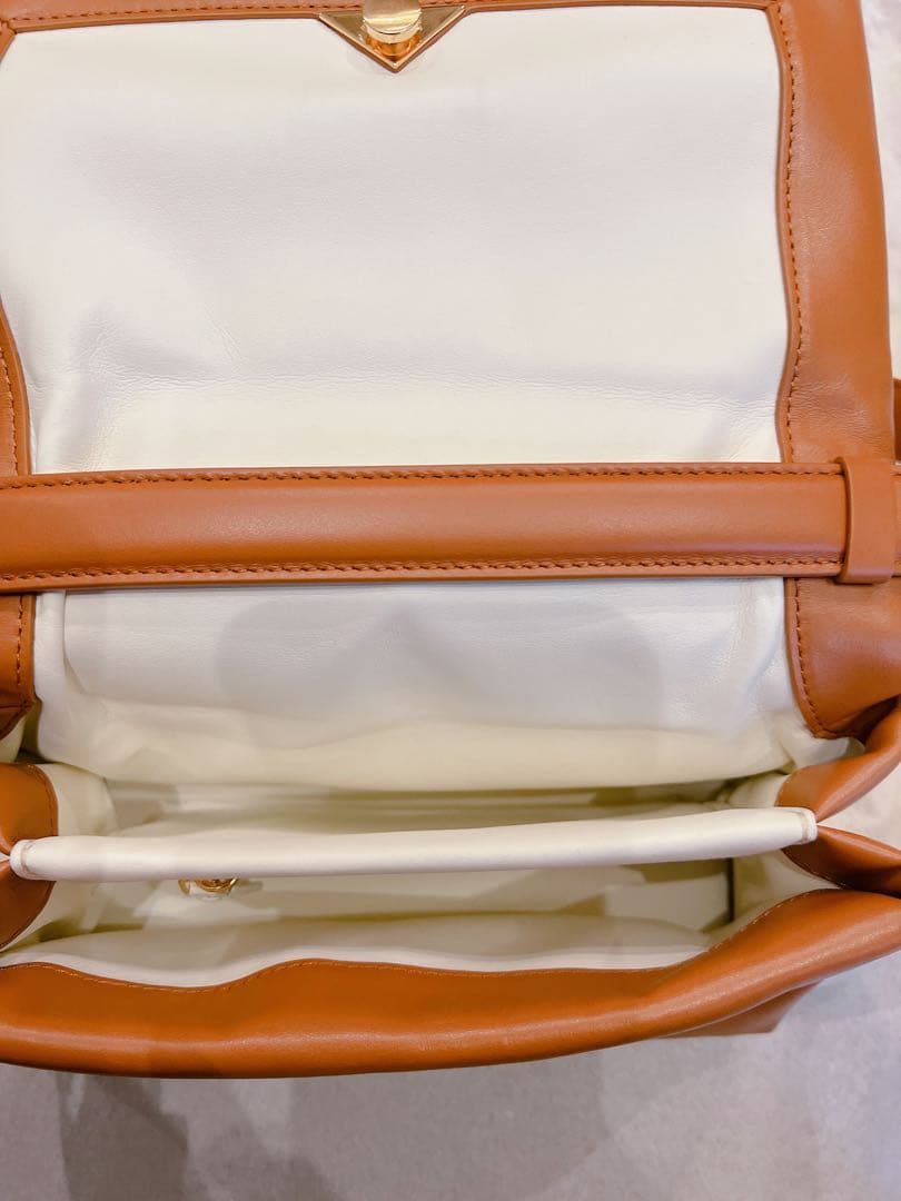 MARNIレザー　ショルダーバッグ　パテッド