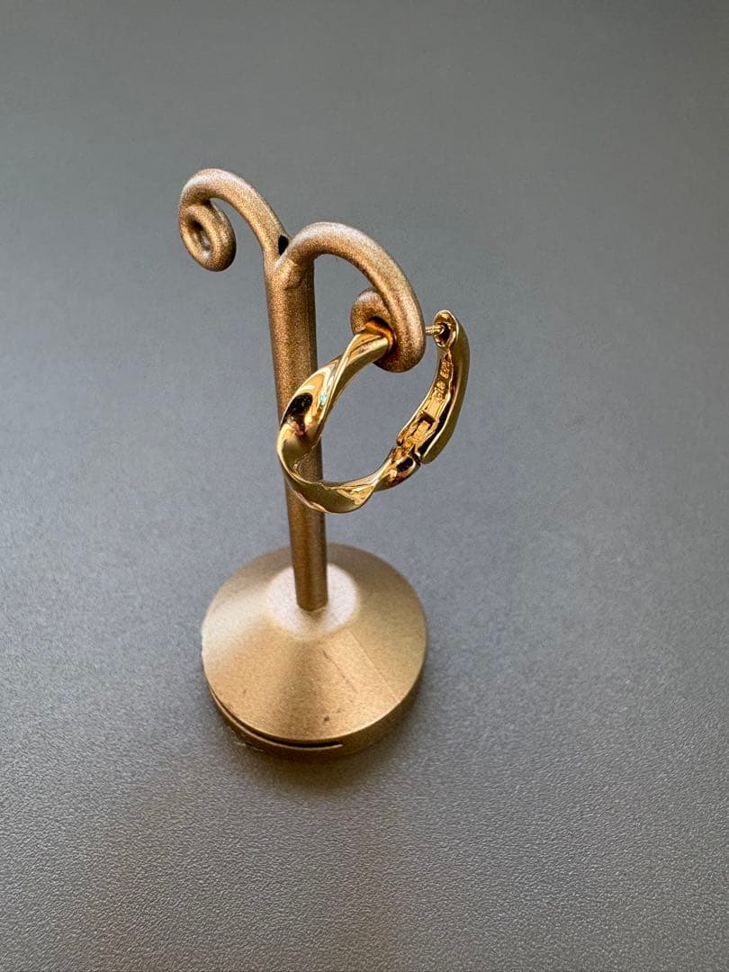 ✨ete✨ハグピアス ツイスト✨K18 925✨片耳✨<No.1531>✨