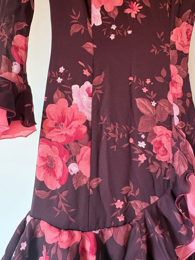 フラメンコ衣装　ドレス　ダーク紅色 ピンク花柄