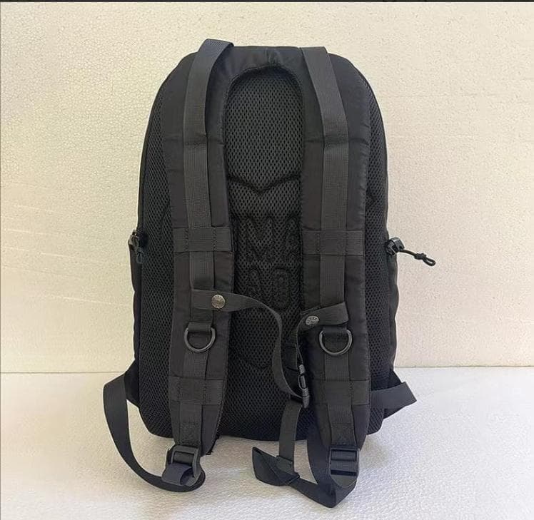 HUMAN MADE ブラック バックパック カラビナ付き