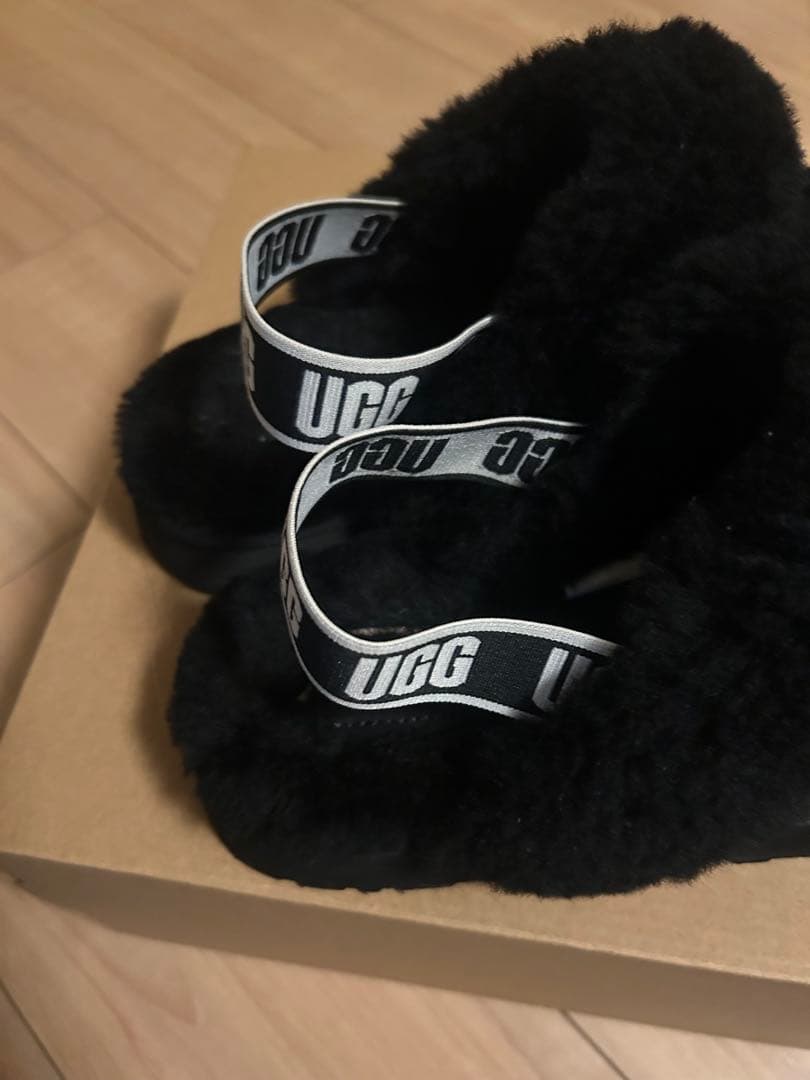 UGG ファーサンダル　ファンケット　レディース　23.5 黒　キッズサイズ