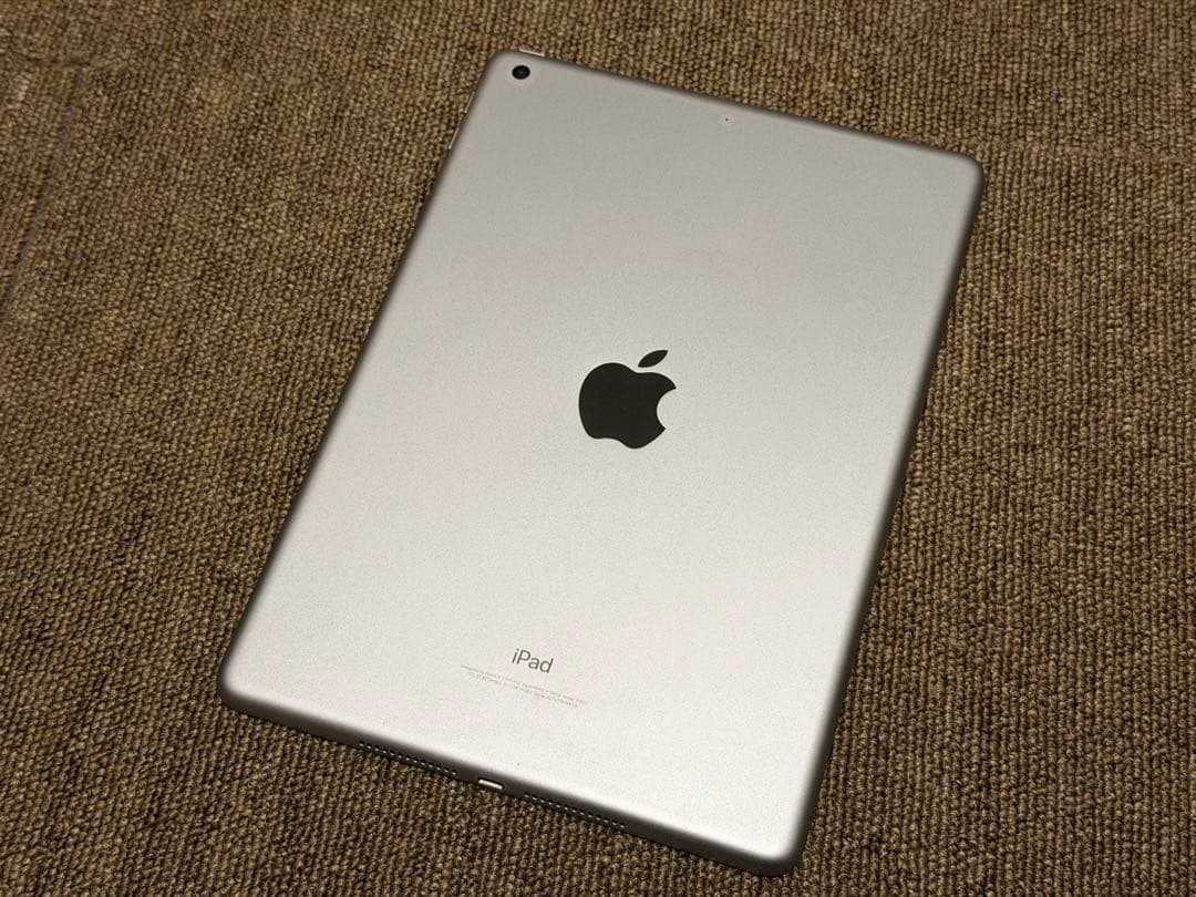 Apple iPad 本体 充電器・カバー付き