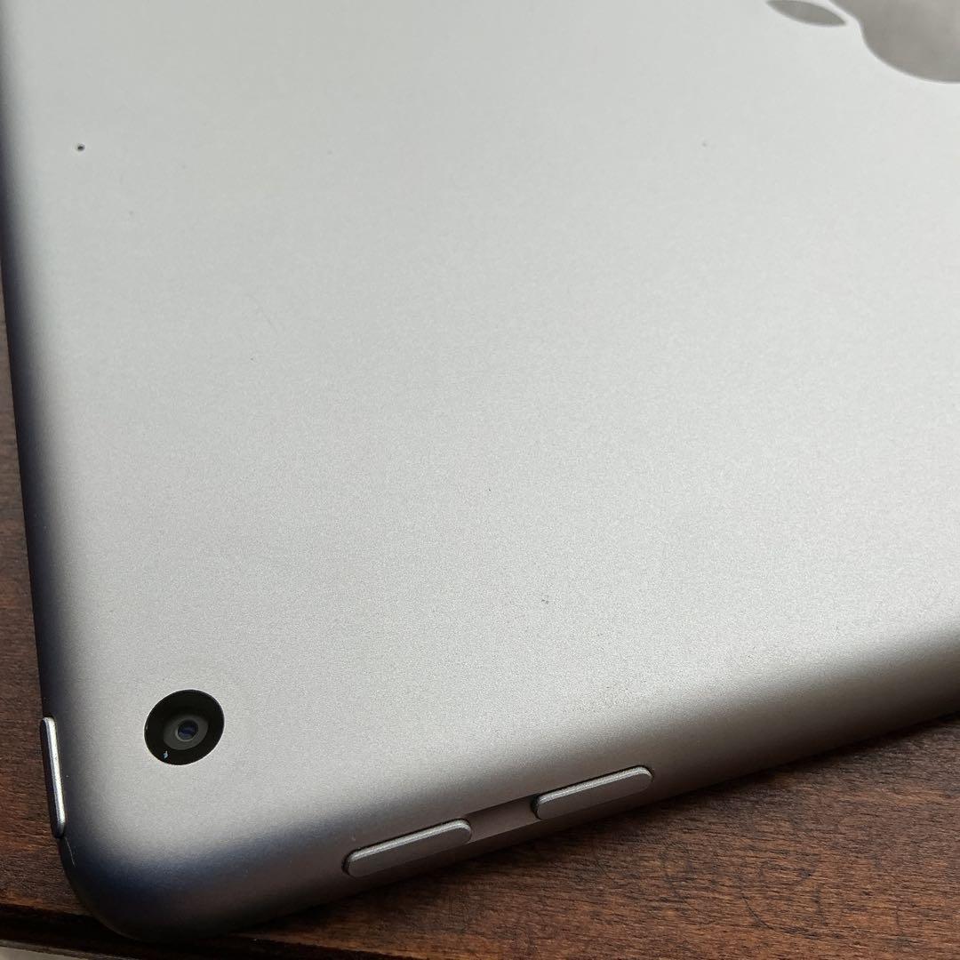 Apple iPad本体第6世代32GBwifiモデル　バッテリー最大容量68%