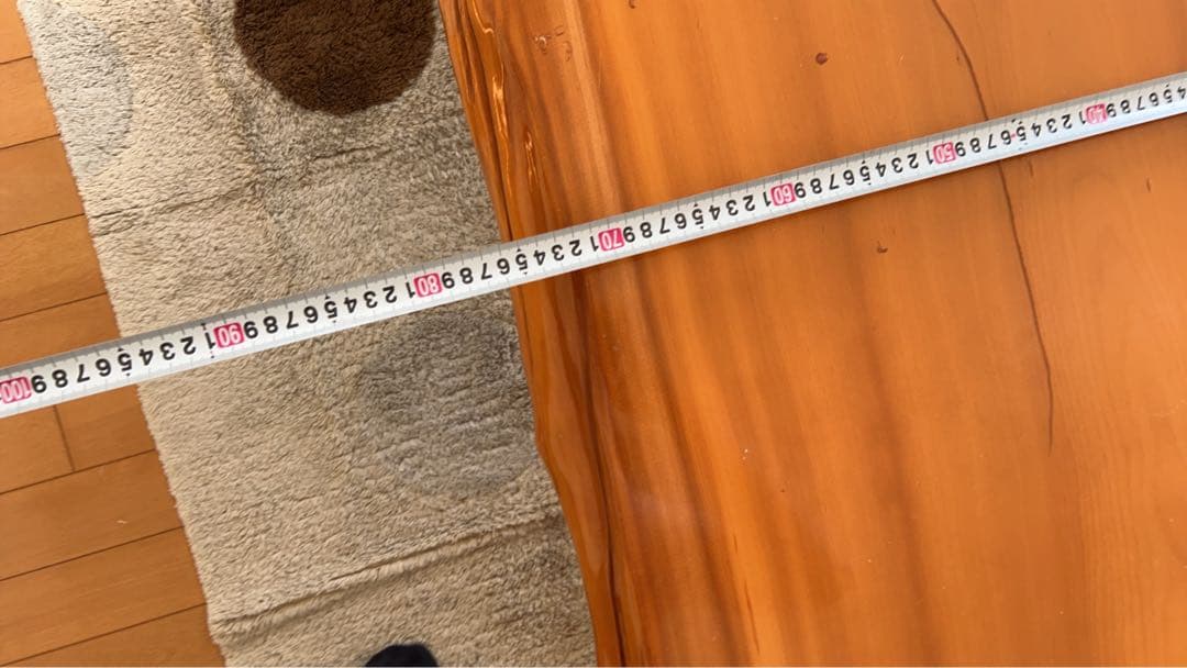 イチョウの一本木のテーブル