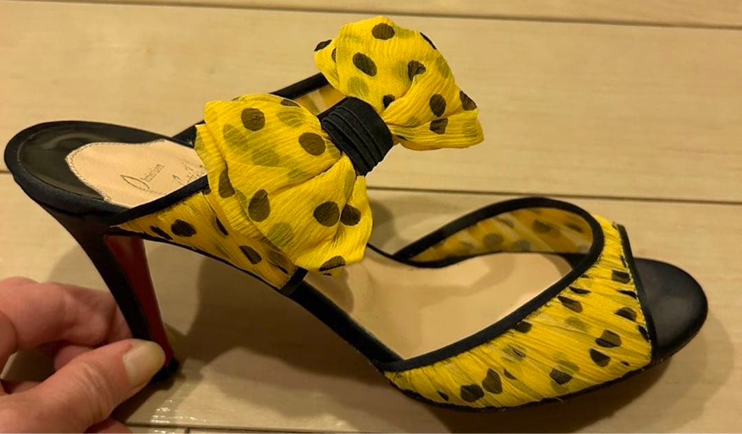 ルブタン Christian Louboutin サンダル リボン