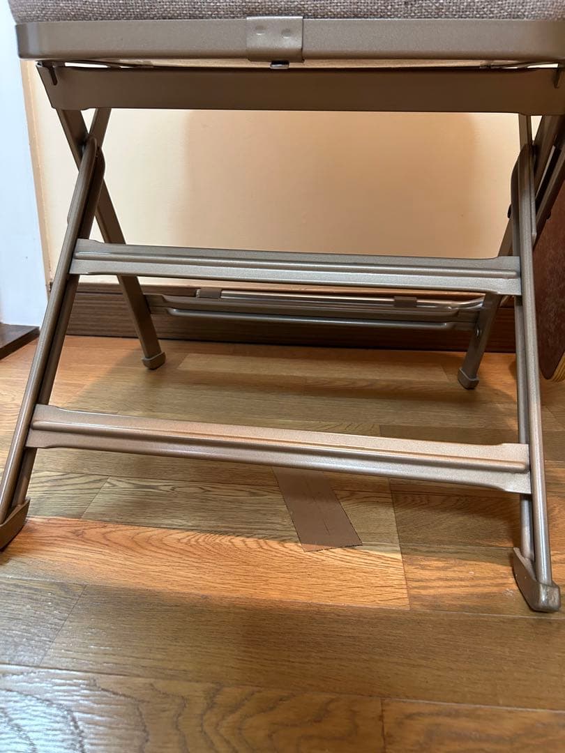 アメリカ初のオールスチールクッション付きのタイプ(１椅子）