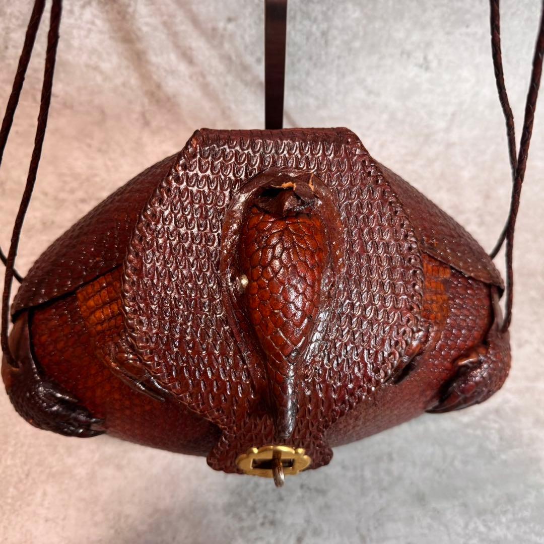 アルマジロ　ショルダーバッグ　革　ポーチ　ヴィンテージ