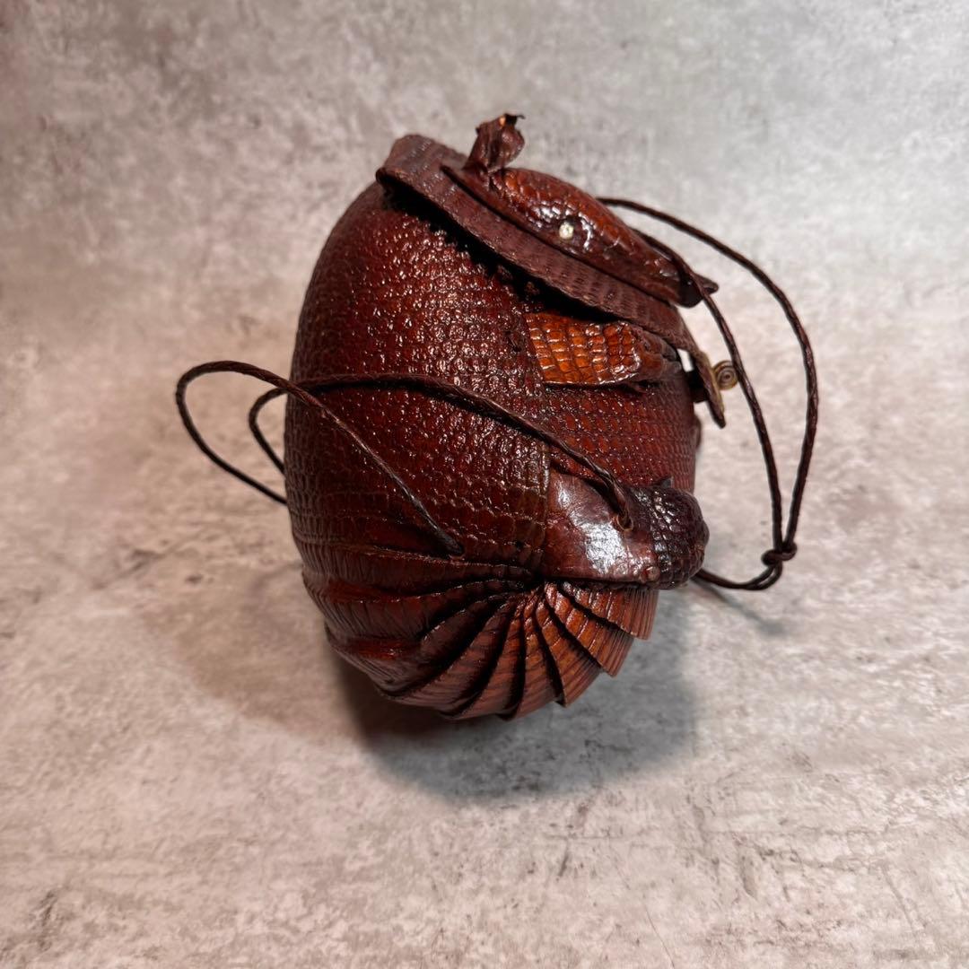 アルマジロ　ショルダーバッグ　革　ポーチ　ヴィンテージ