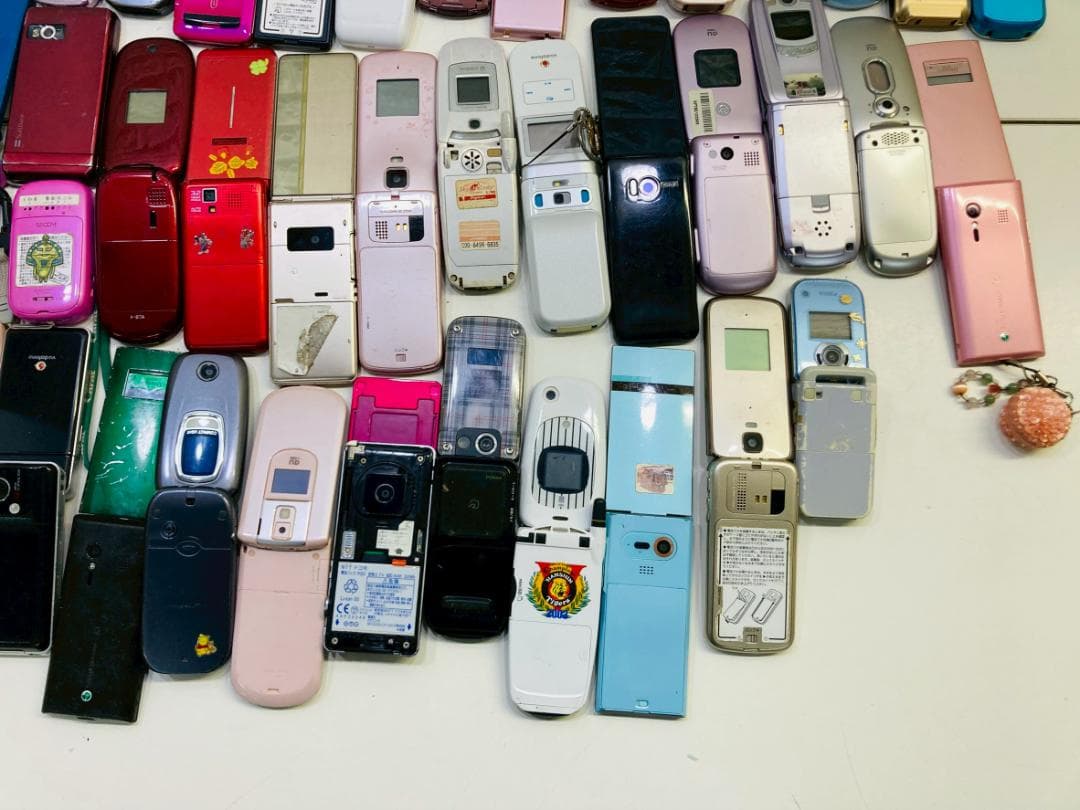 90Z 携帯電話 ガラケー 動作未確認品 修理パーツ取り/コレクション用