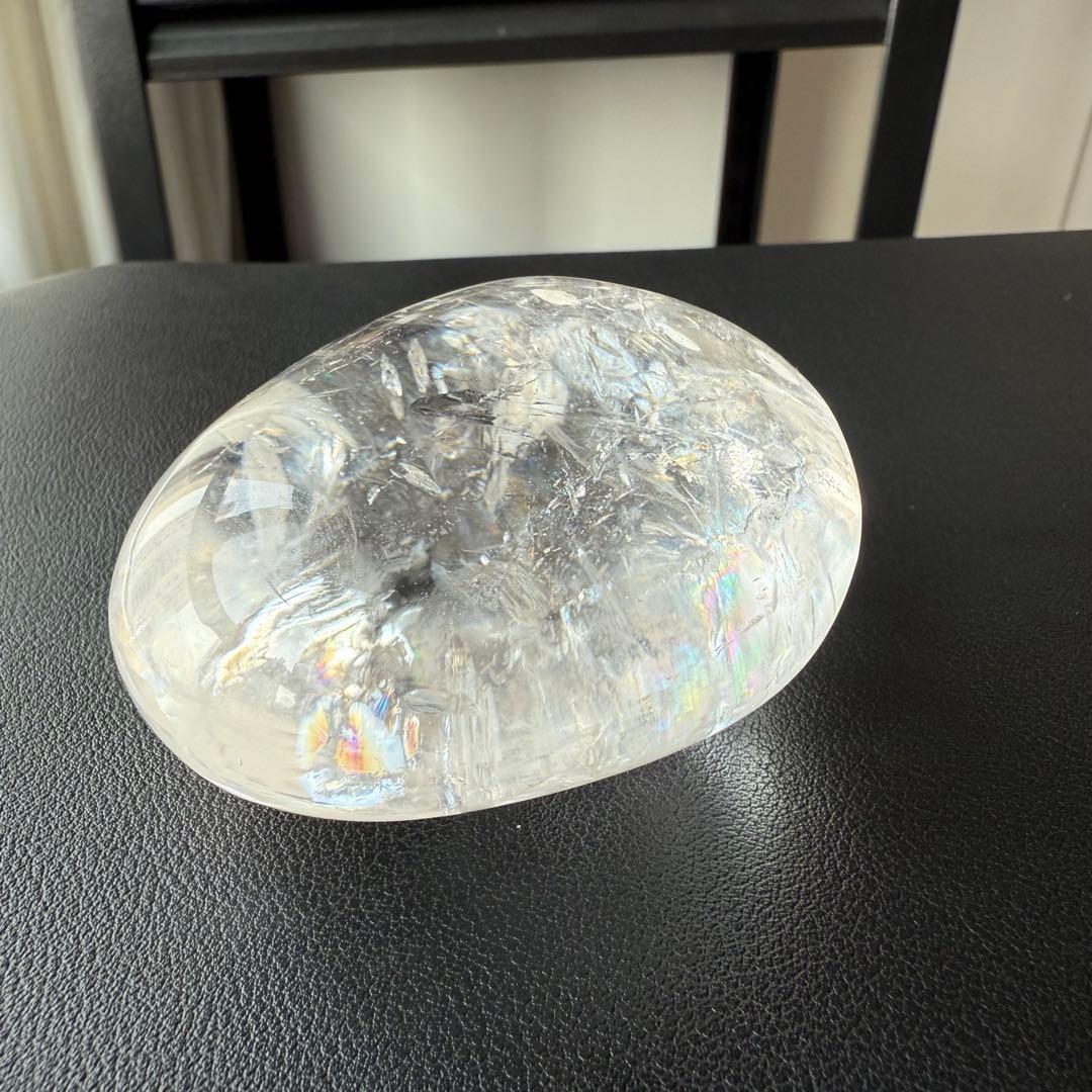 天然石虹あり　水晶の握り石　置物NO.020509