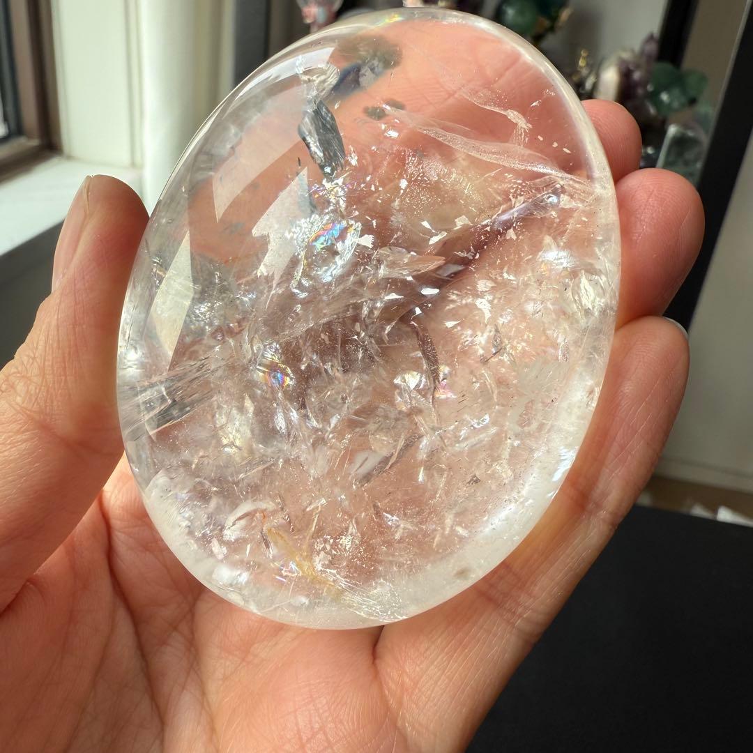 天然石虹あり　水晶の握り石　置物NO.020509