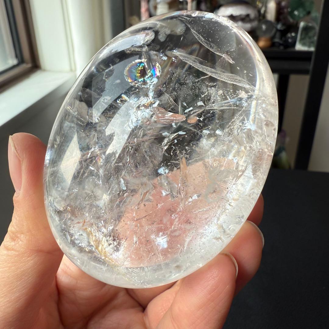 天然石虹あり　水晶の握り石　置物NO.020509