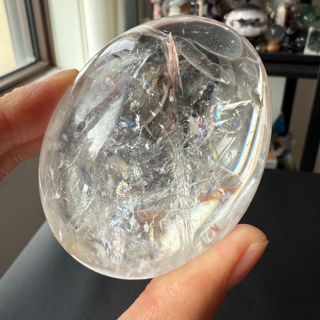 天然石虹あり　水晶の握り石　置物NO.020509