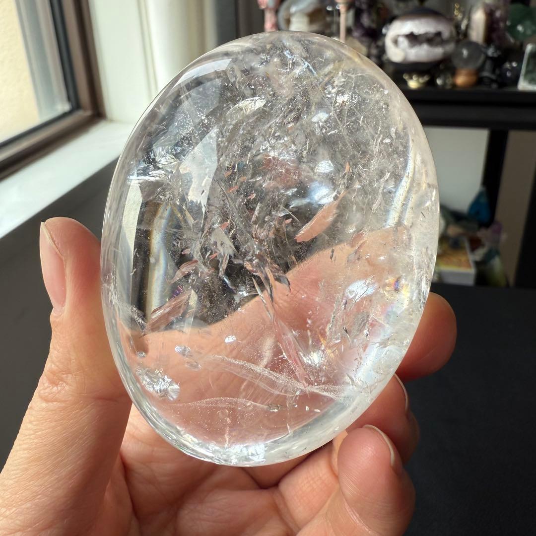 天然石虹あり　水晶の握り石　置物NO.020509