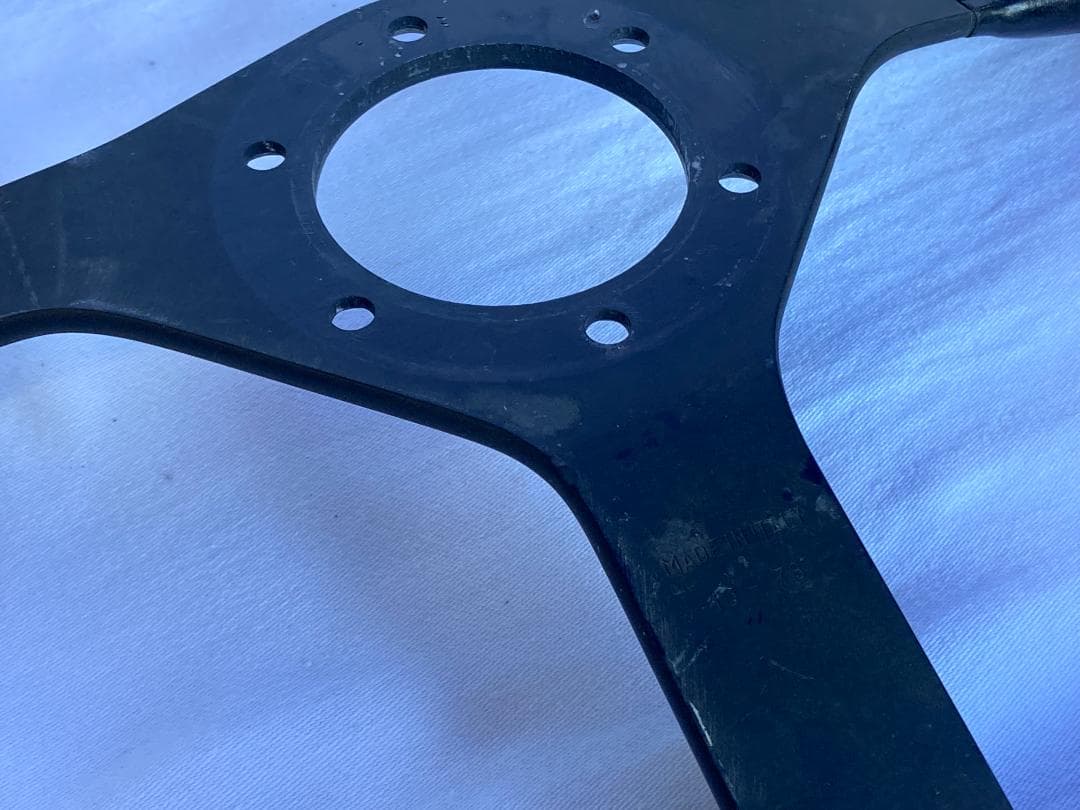 MOMO　モモ　ステアリング　キャバリーノ　３５パイ