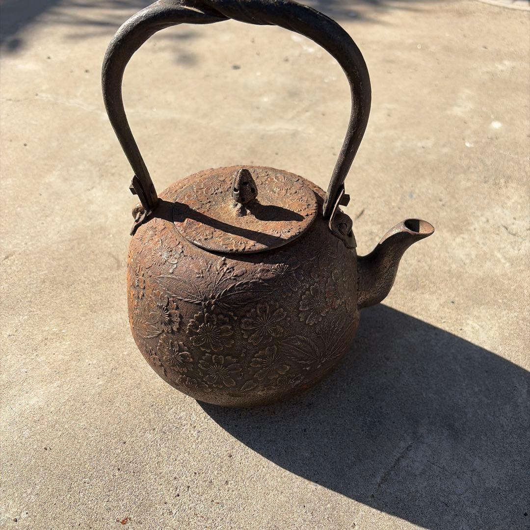 南部盛岡　鉄瓶　桜花紋鉄瓶