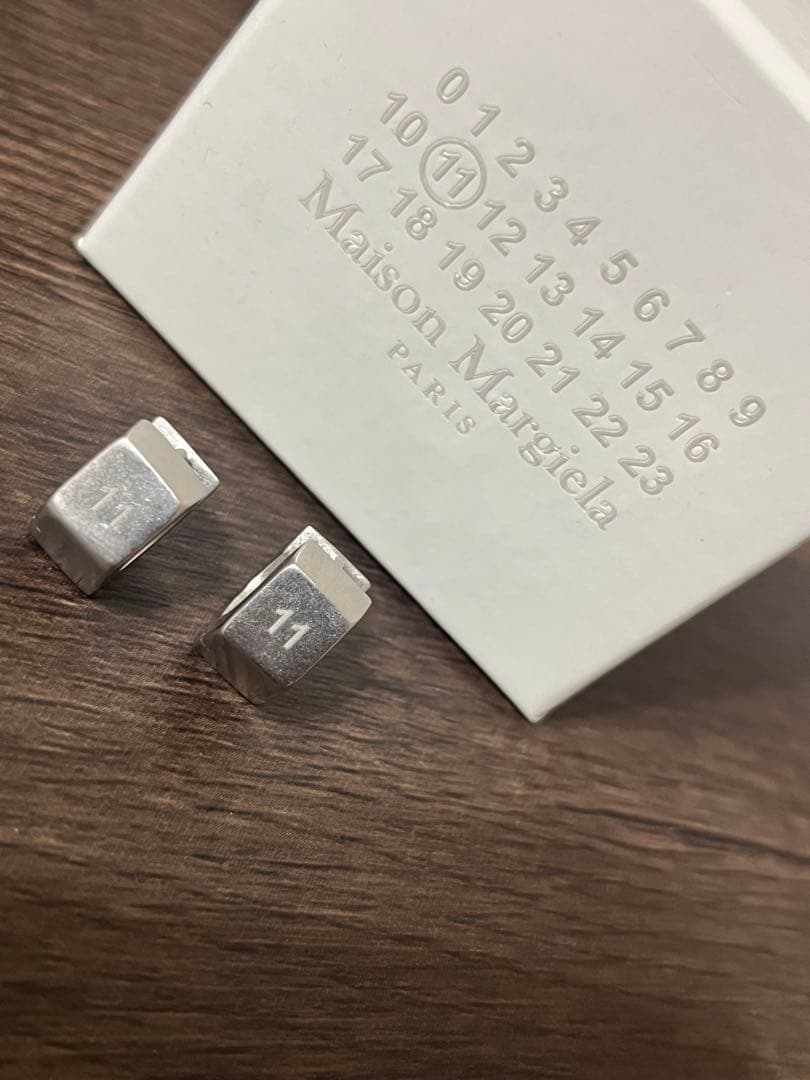 【極美品】Maison Margiela　Bolt&Nutピアス