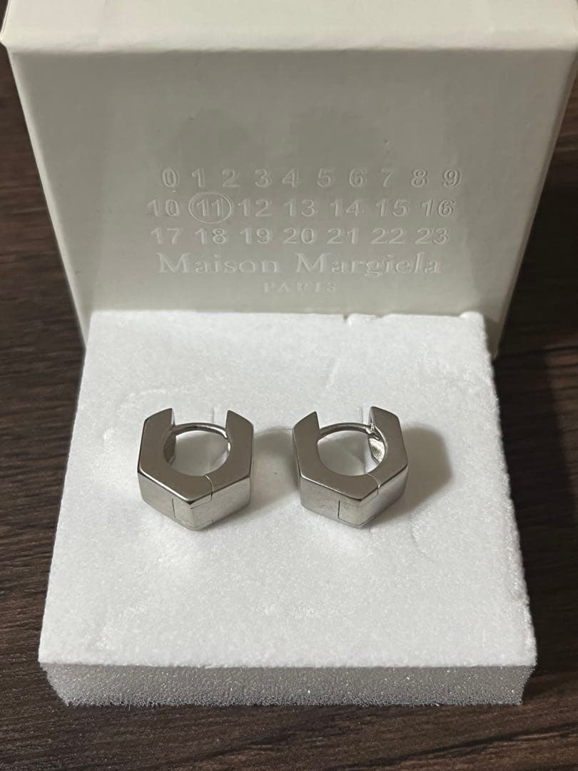 【極美品】Maison Margiela　Bolt&Nutピアス