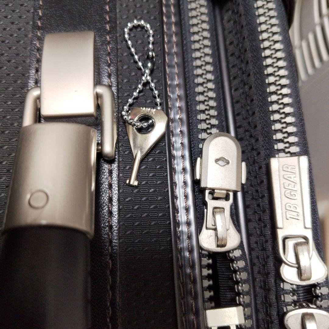 未使用近マルエム大型ビジネスカバン　高級出張カバン　キー付き　A3収納　黒色