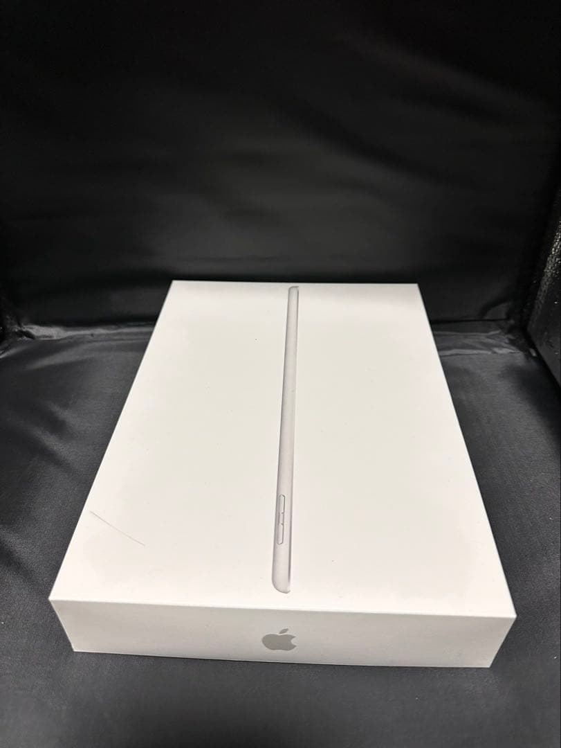 O*プ様 Apple iPad 第5世代　32GB simフリー