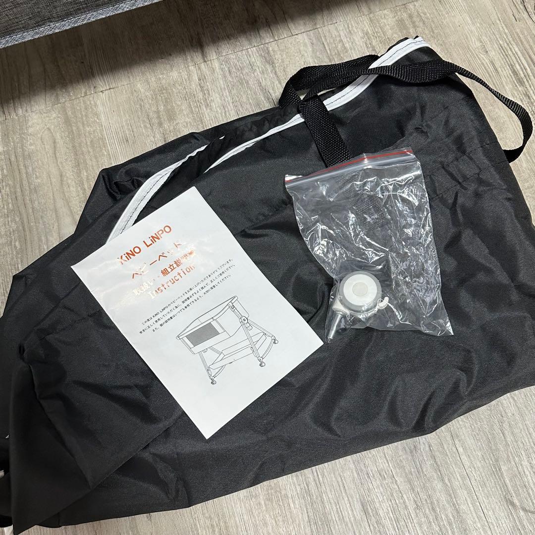 美品 折りたたみ式ベビーベッド 添い寝 コンパクトベビーベッド 収納袋付 グレー