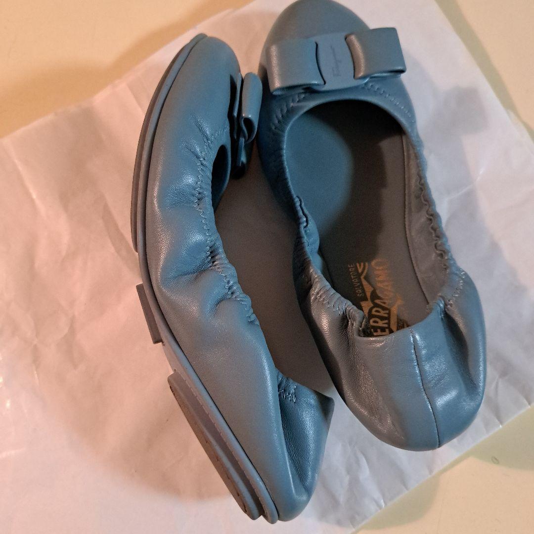 新品同様【Ferragamo】レザーフラットシューズ