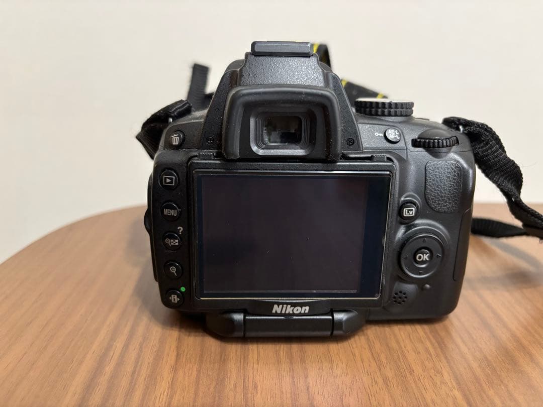 Nikon D5000 デジタル一眼レフカメラ　ズームレンズキット　18-55