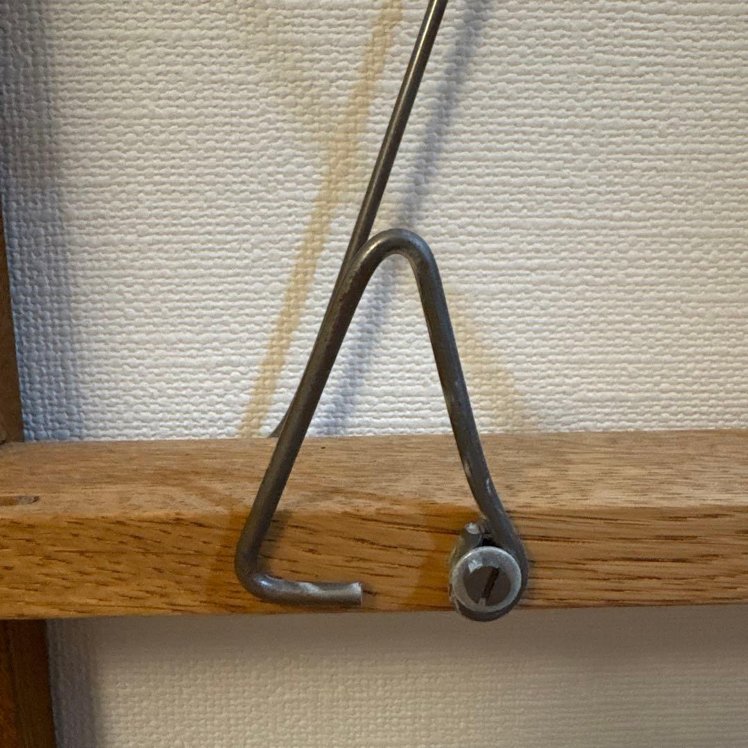 チクニ　chikuni book on the wall