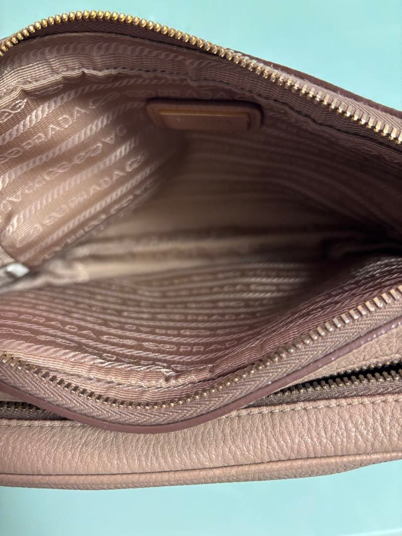 プラダ PRADA 斜めがけショルダーバッグ レザー　ベージュ　ゴールド