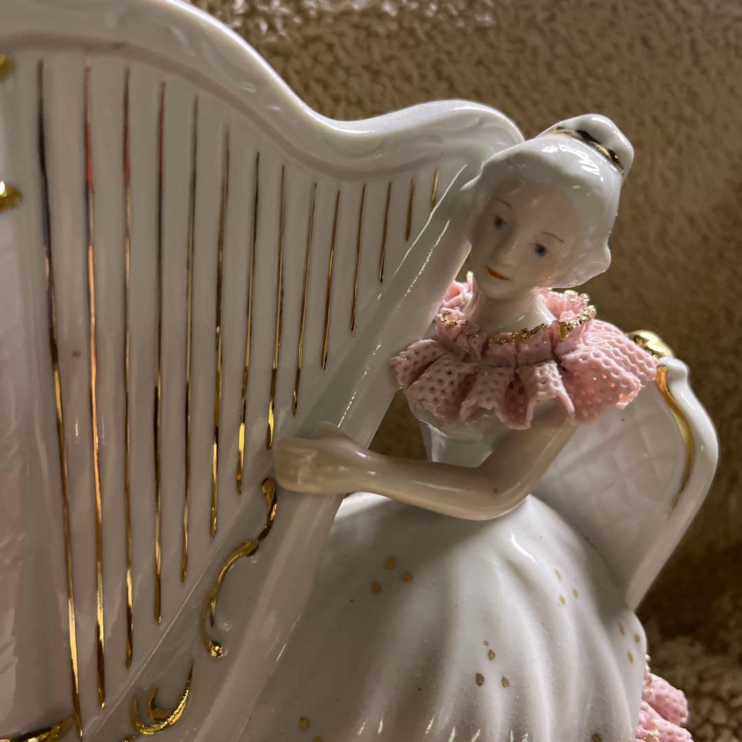 ハープを演奏する女性のオルゴール