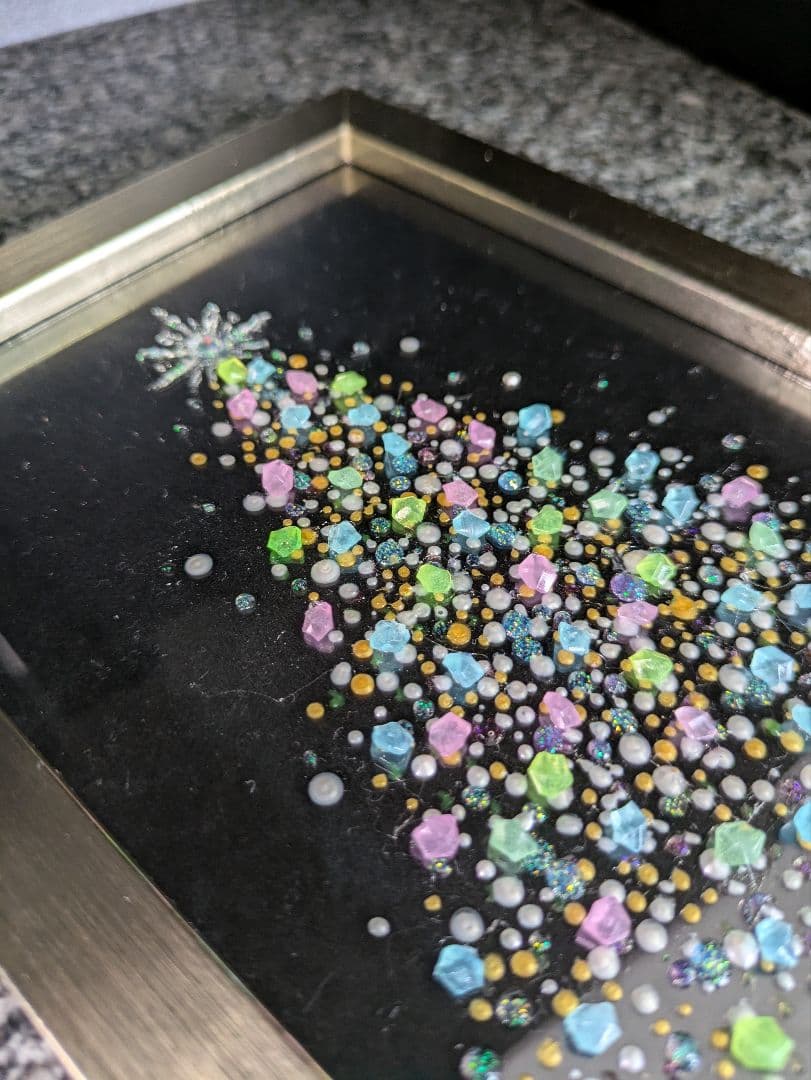 クリスマスツリー①　発光石　ガラス絵の具　ジャムイスト