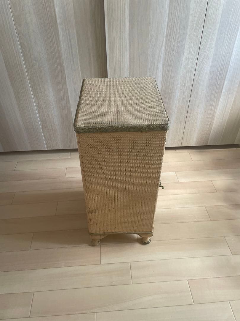 ロイドルーム　ベットサイドチェスト