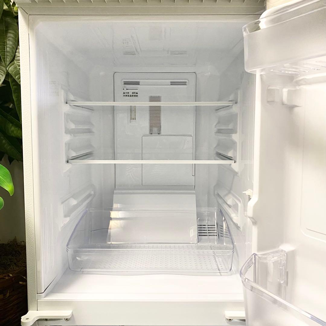 設置場所を選ばない、どっちも付け替えドア！ 一人暮らし！冷凍冷蔵庫137L