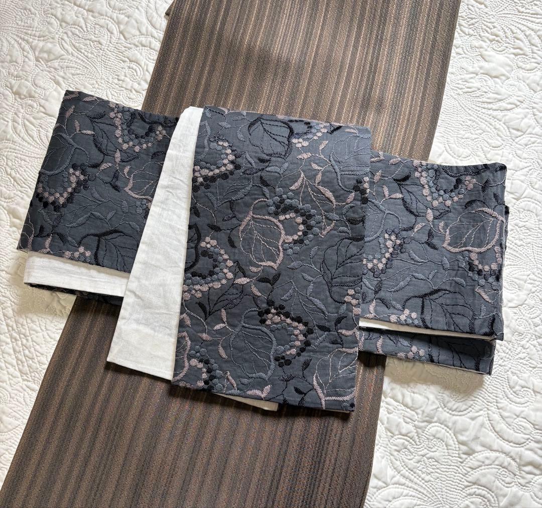 半幅帯 百華 MOMOKA 刺繍 ボタニカル 草花 グレー×白