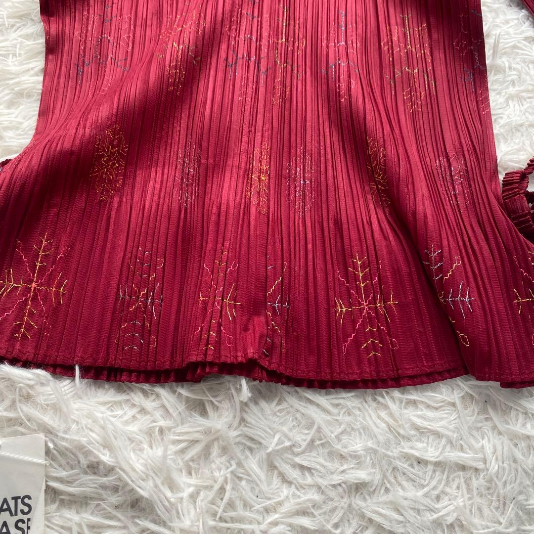 美品タグ付き　プリーツプリーズ　ブラウス　リボン　赤　ボタン　ボルドー　L