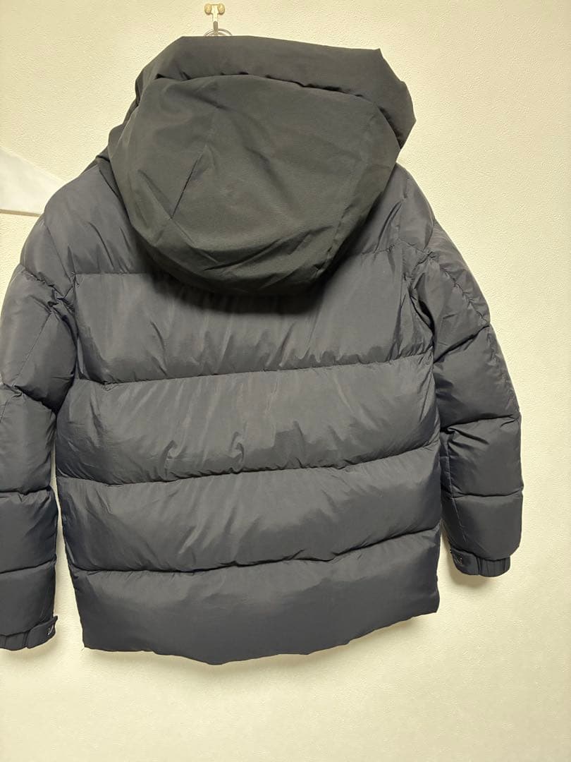 MONCLER フード付き黒ダウンジャケット