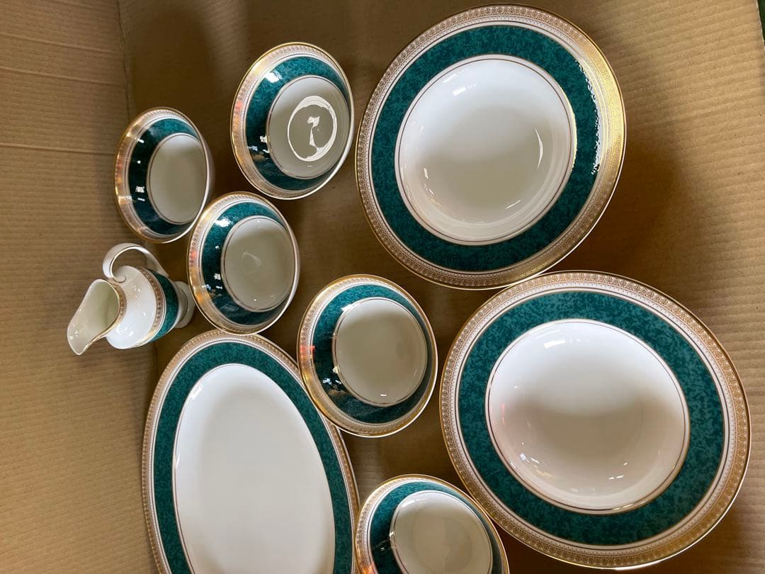 023ロイヤルドルトン プレートセット金彩　   未使用