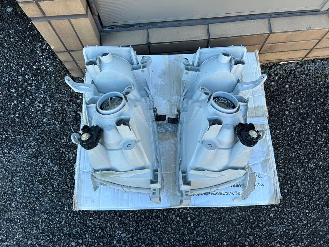 トヨタTOYOTAプロボックス　ヘッドライト