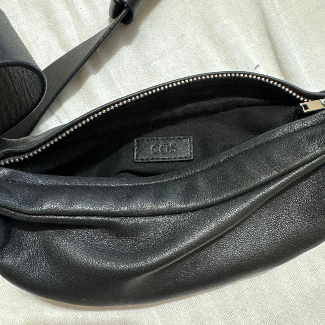 COS スイングマイクロクロスボディーバッグ-レザー